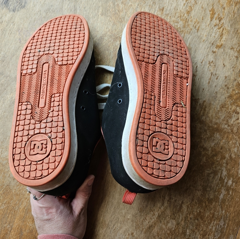 DC Shoes - Picture 3 of 3